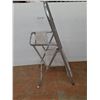 Image 1 : * Metal Painter's Step Ladder 52" High - 1 Rubber Foot Broken