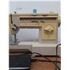 Image 2 : * Vintage Transportable Singer Sewing Machine