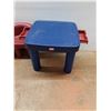 Image 2 : * Little Tikes Plastic Table (26" x 26" x 21") & 2 Chairs