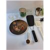 Image 2 : Bong, Smoking Pipe, Decorative Plate, Spatulas, Coasters, Scented Candle and Misc