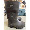 Image 2 : PAIR OF SIZE 10 VIBRAM STEEL TOE BOOTS