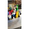 Image 3 : BIN OF CLEANING SUPPLIES