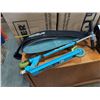 Image 1 : 2 WEIGHT BELTS, SCOOTER AND SKATEBOARD
