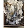 Image 2 : 2 BOXES OF HOME DECOR