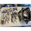 Image 1 : TOTE OF ASSORTED TOOLS, HAMMERS, PRY BAR ETC.