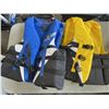 Image 2 : 2 LIFE VESTS AND KAYAK BUMPERS