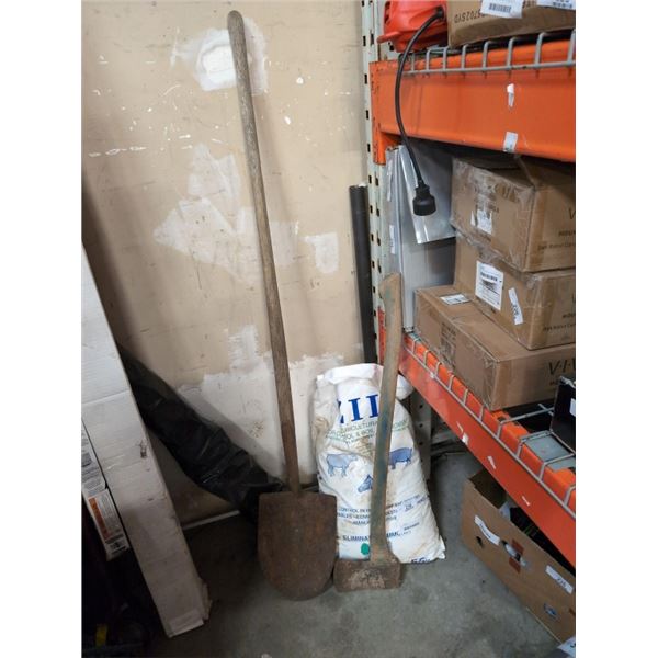 BAG OF STALL DRY WITH SHOVEL AND AXE