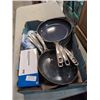 Image 1 : LARGE LOT OF FRYING PANS AND OTHER KITCHEN ITEMS.