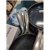 Image 3 : LARGE LOT OF FRYING PANS AND OTHER KITCHEN ITEMS.