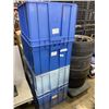 Image 1 : 6 LARGE BLUE BINS