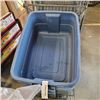 Image 3 : 5 RUBBERMAID TOTES, NO LIDS