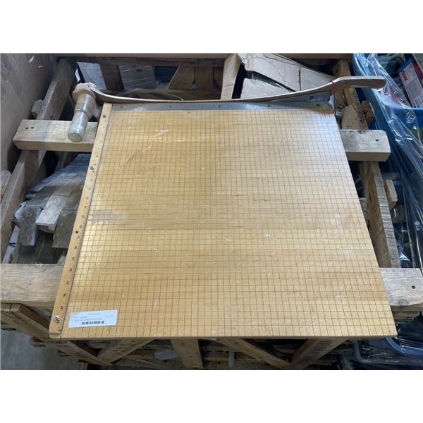 LARGE GUILLOTINE CUTTING BOARD.