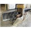 Image 2 : BUNDLE OF SHOVELS AND RAKES