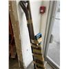 Image 3 : BUNDLE OF SHOVELS AND RAKES