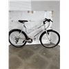 Image 1 : WHITE DIAMONDBACK BIKE