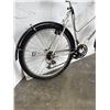 Image 3 : WHITE DIAMONDBACK BIKE