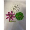 Image 2 : THREE RETRO ENAMEL FLOWER BROOCHES