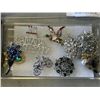 Image 2 : LOT OF CUFF LINKS, BROACHES AND TIE CLIPS