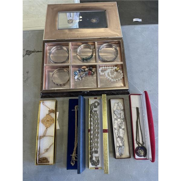 5 ESTATE NECKLACES AND 6 BRACELETS