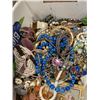 Image 3 : BOX OF VARIOUS JEWELRY
