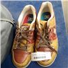 Image 2 : DC SHOES SIZE 9.5 AND OBUSFORME WEIGHTED BLANKET