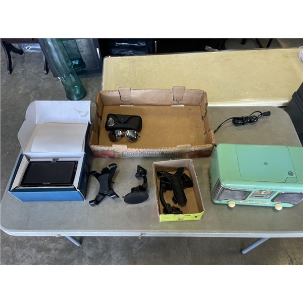 MAGELLAN GPS, CD STEREO AND TABLET HOLDER