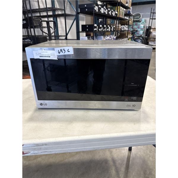 LG 0.9 CU FT MICROWAVE WITH SMART INVERTER - TESTED WORKING