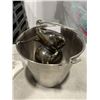 Image 2 : DECORATIVE FIGURE, BUCKET, BIRD AND PLANTER