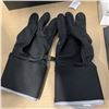 Image 6 : 2 PAIRS OF HEATED GLOVES
