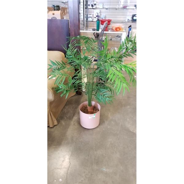 ARITIFICIAL PALM IN PLANTER