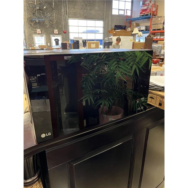 LG 1.5 CU. FT. NEOCHEF BLACK STAINLESS COUNTERTOP MICROWAVE, TURNS ON DOESNT HEAT