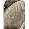 Image 2 : BACK AND BELLY CONTOURED BODY PILLOW