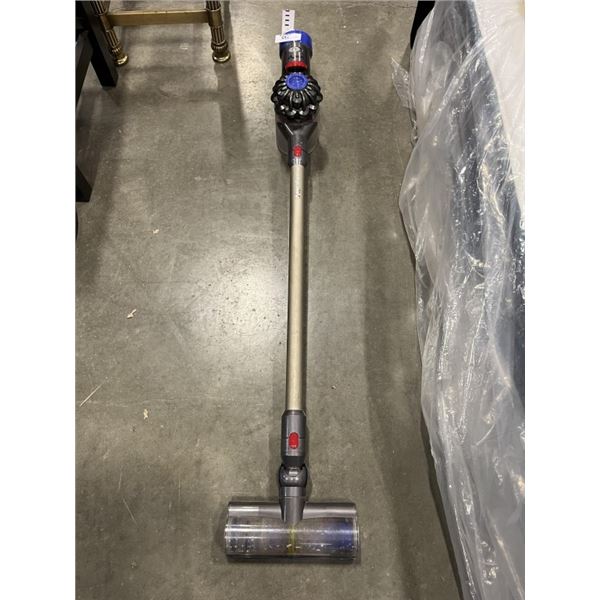 DYSON V8 ANIMAL CORDLESS STICK VACUUM - TESTED WORKING