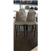 Image 1 : SET OF 4 MATCHING CHAIRS