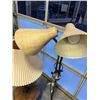 Image 2 : VINTAGE MCM BRASS FLOOR LAMP WITH LAMP TABLE