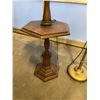 Image 3 : VINTAGE MCM BRASS FLOOR LAMP WITH LAMP TABLE