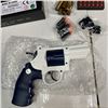 Image 2 : 2 NEW SOFT EJECTION EDUCATIONAL REVOLVER GUNS WITH 2 DIFFERENT SETS OF SHELLS
