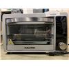 Image 2 : NEW KALORIK 22QT TOUCHSCREEN AIR FRYER OVEN - TESTED WORKING, RETAIL $169 , STORE DISPLAY, UNUSED, N