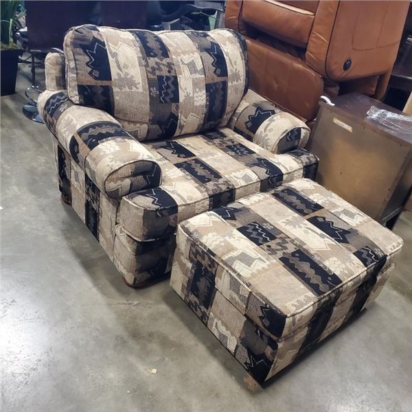 ABSTRACT LIVING ROOM CHAIR AND ROLLING STORAGE OTTOMAN