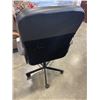 Image 3 : ROLLING OFFICE ARMCHAIR MESH AND LEATHER