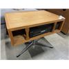 Image 1 : MCM SWIVEL STAND