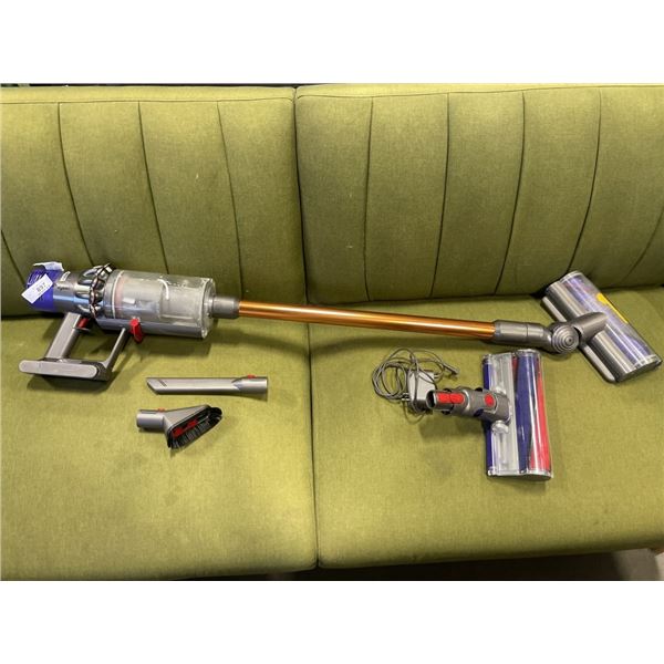 DYSON CYCLONE V10 ABSOLUTE CORDLESS STICK VACUUM - TESTED WORKING