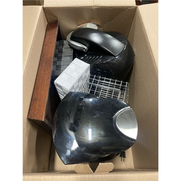 BOX OF ASSORTED KITCHEN APPLIANCES