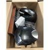Image 1 : BOX OF ASSORTED KITCHEN APPLIANCES