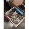 Image 2 : 2 BOXES OF COLLECTIBLES