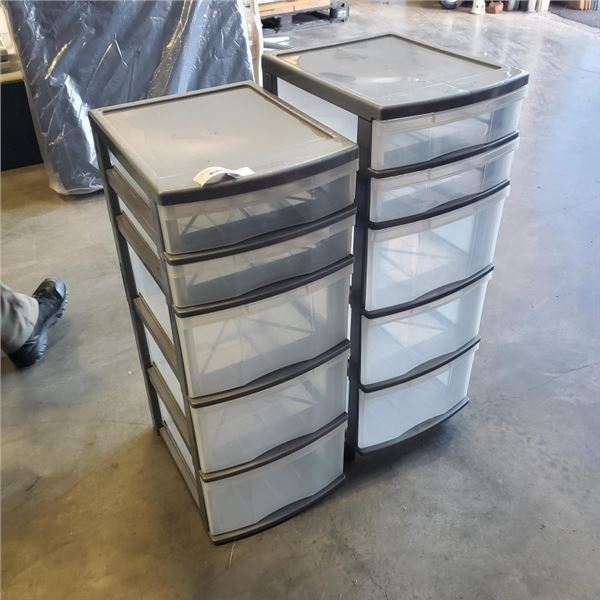 2 PLASTIC ORGANIZERS