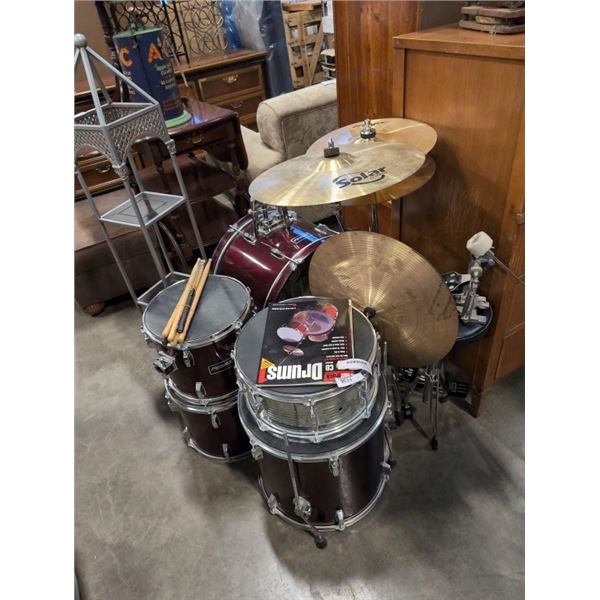 PEAVEY DRUM SET