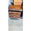 Image 2 : PAIR OF BROYHILL NIGHT STANDS