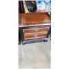 Image 3 : PAIR OF BROYHILL NIGHT STANDS