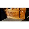 Image 2 : VINTAGE THOMASVILLE FRENCH POLISH PECAN SIDEBOARD WITH HUTCH